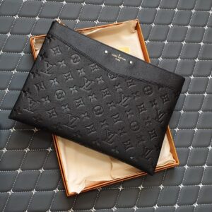 Louis Vuitton daily pouch All black