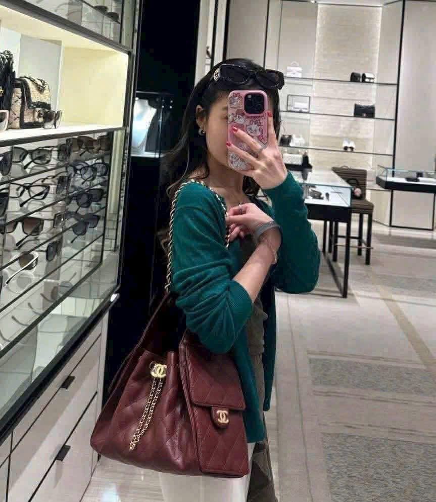 Chanel 25 Hobo bag Burgandy - Image 8