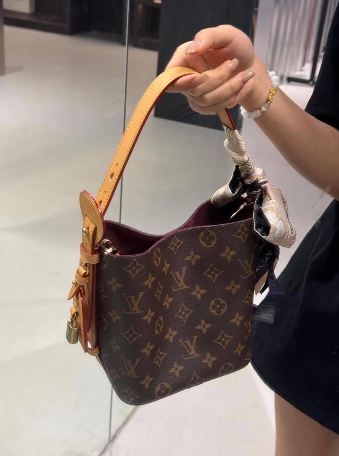 Louis Vuitton small monogram - Image 3